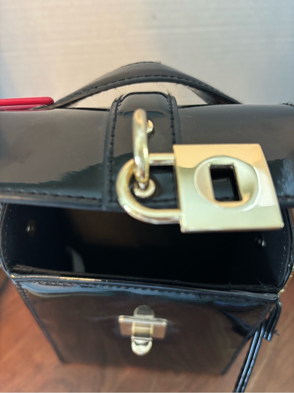 1950’s Style Black box purse with Gold Hardware - Picture 5 of 8